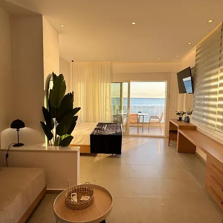 Zoe Seafront Apartment *